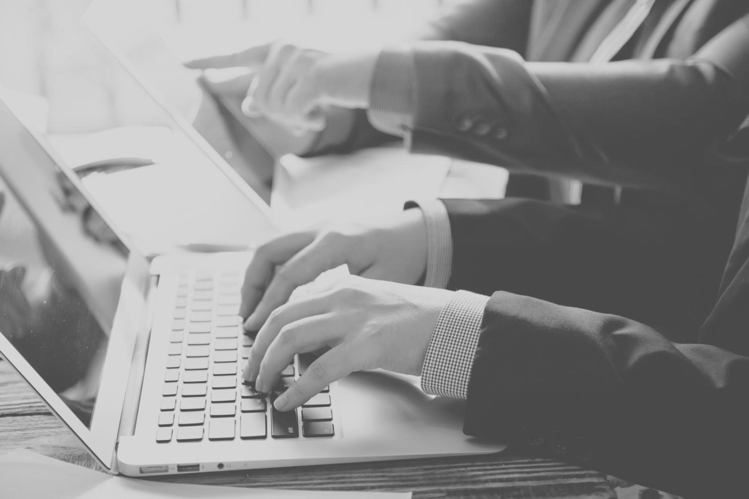 Investment education consultation session at Klamprix Pyl offices in Namur